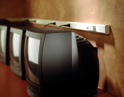 Wiremold-Legrand-V2000BC.jpg